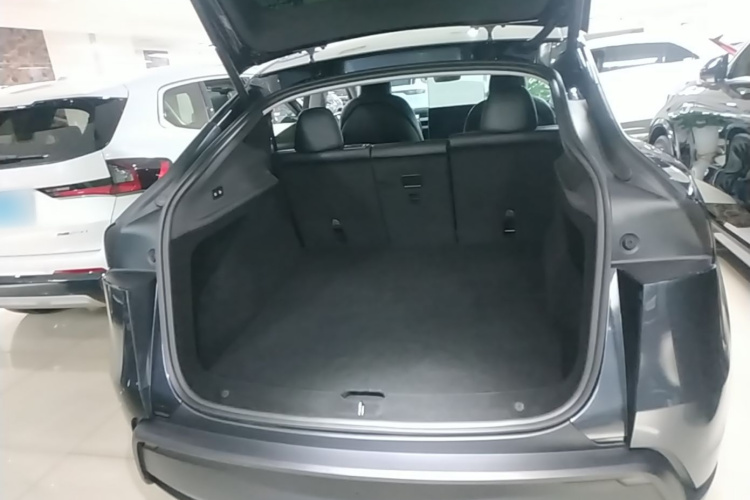 Tesla Model Y 2025 #21 Tesla Model Y 2025 car image #21