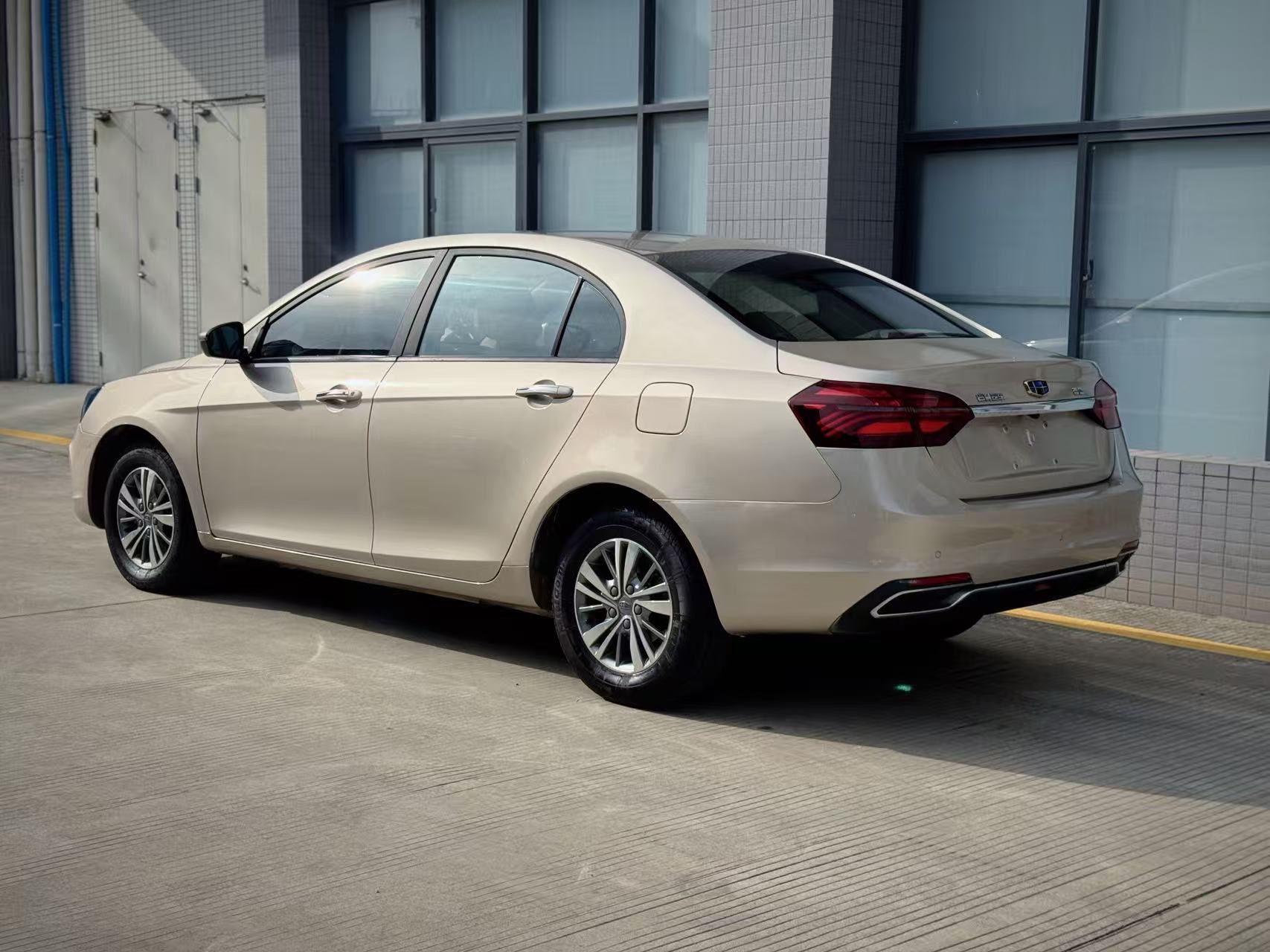 GEELY Emgrand 2018 #4 GEELY Emgrand 2018 car image #4