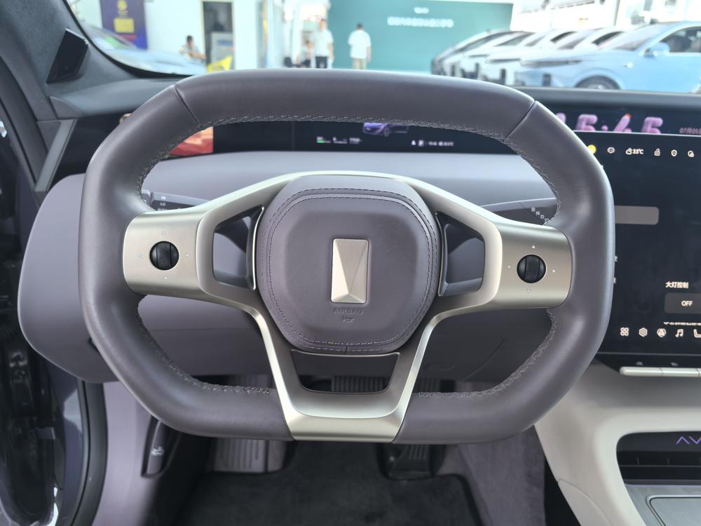 Avatr 12 2023 car image #11