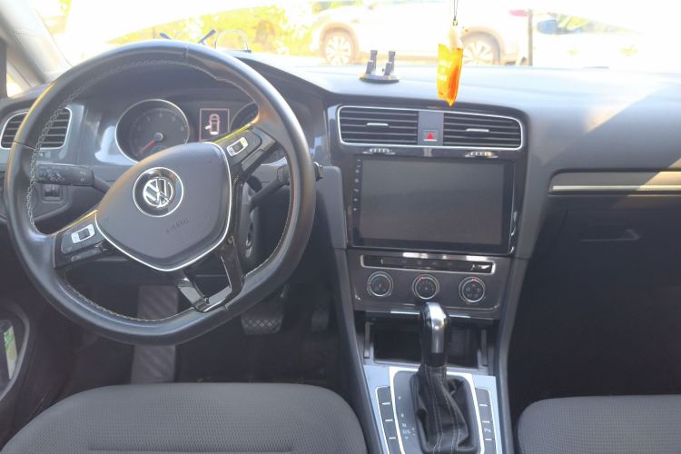 Volkswagen Golf 2017 car image #7