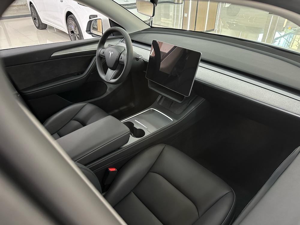 Tesla Model Y 2023 #8 Tesla Model Y 2023 car image #8