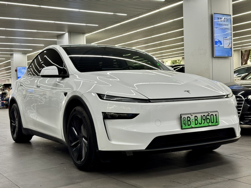 Tesla Model Y 2025 #3 Tesla Model Y 2025 car image #3