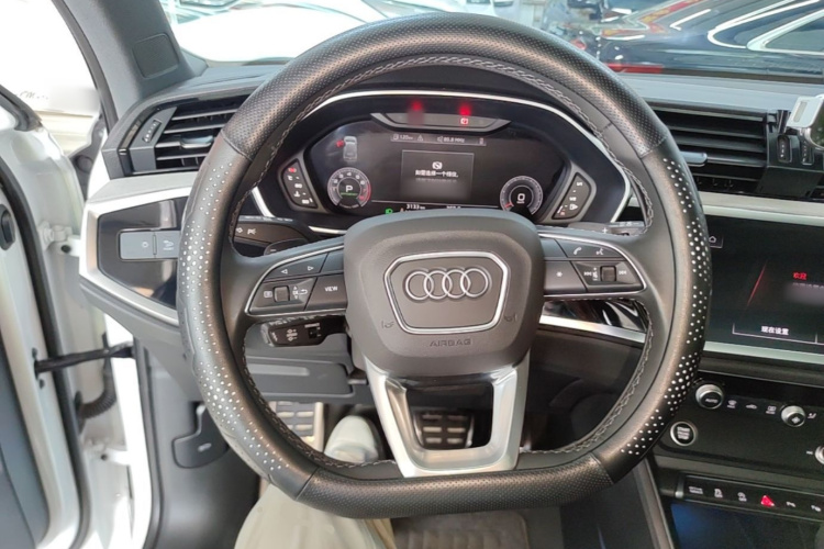 Audi Q3 2025 #11 Audi Q3 2025 car image #11