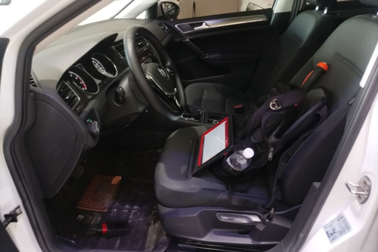 Volkswagen Golf 2019 car image #15