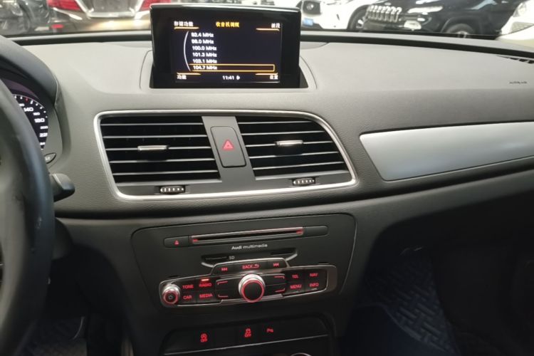 Audi Q3 2017 #13 Audi Q3 2017 car image #13