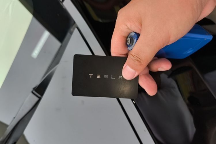 Tesla Model Y 2023 car image #9