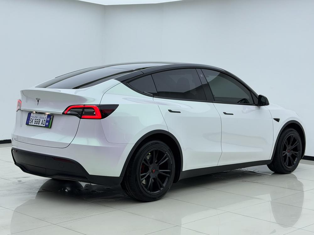 Tesla Model Y 2022 #6 Tesla Model Y 2022 car image #6