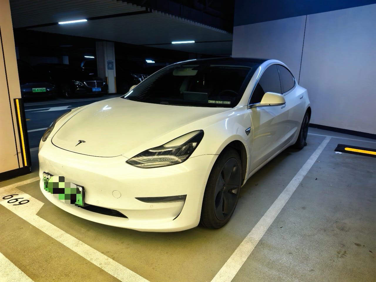 Tesla Model 3 2020 car image 