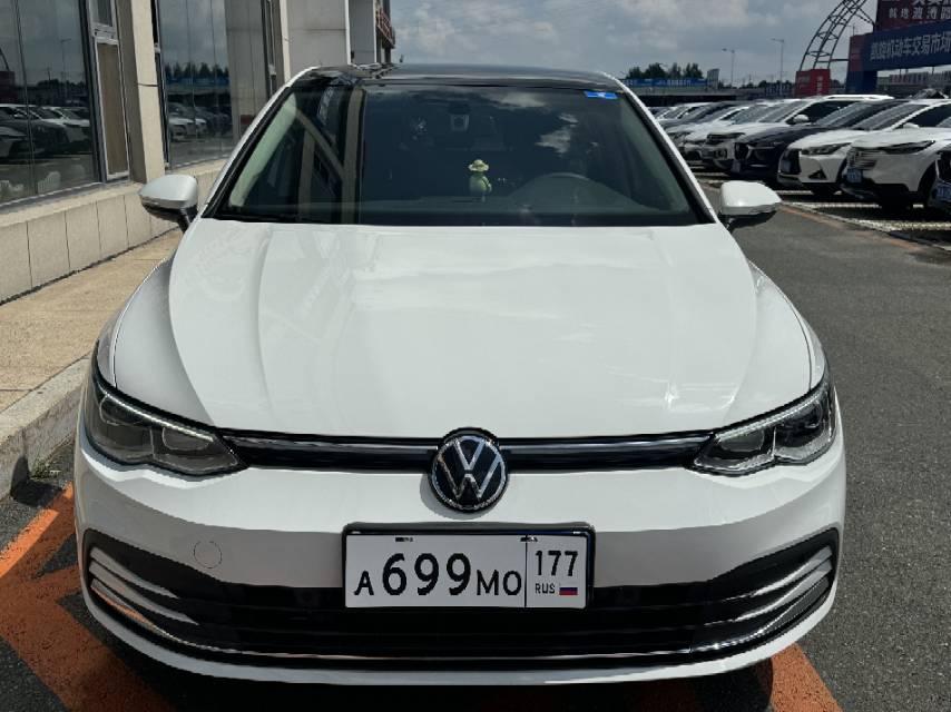 Volkswagen Golf 2022 car image #2