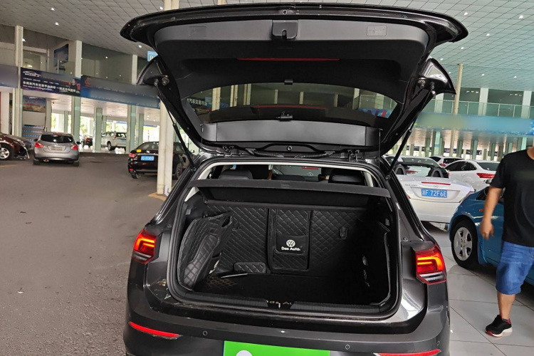 Volkswagen Golf 2021 car image #23