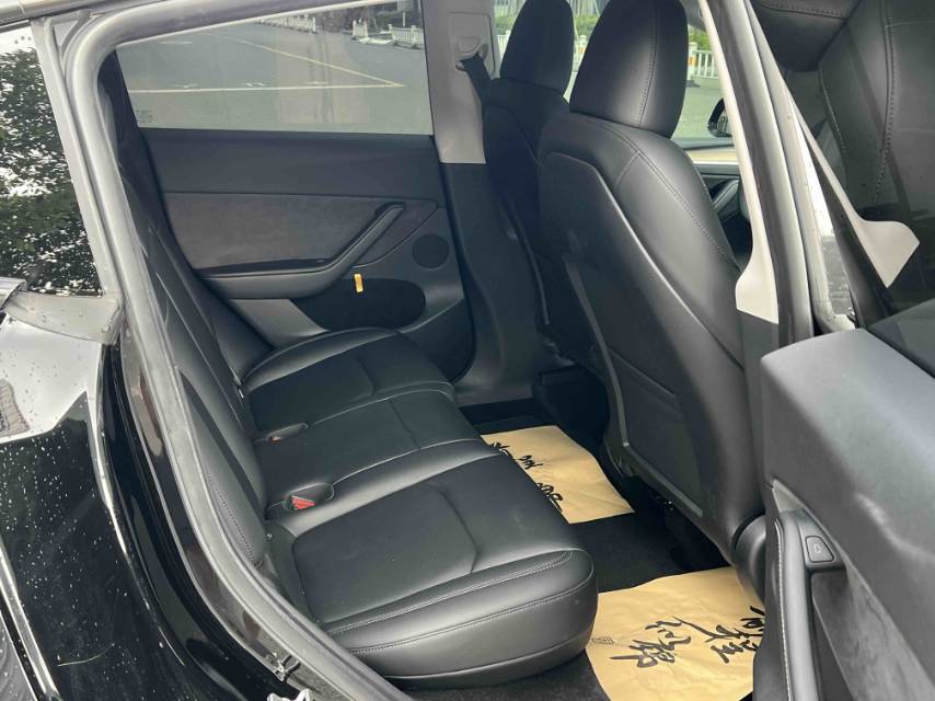 Tesla Model Y 2023 car image #7