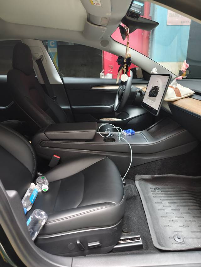 Tesla Model 3 2023 car image #5
