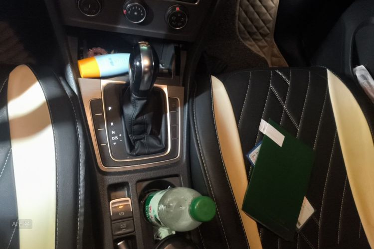 Volkswagen Golf 2015 car image #16