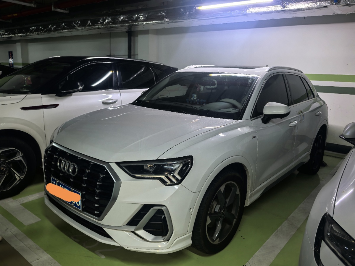 Audi Q3 2023 car image 