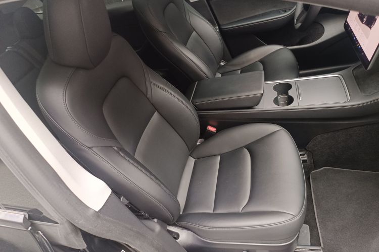 Tesla Model Y 2023 car image #24