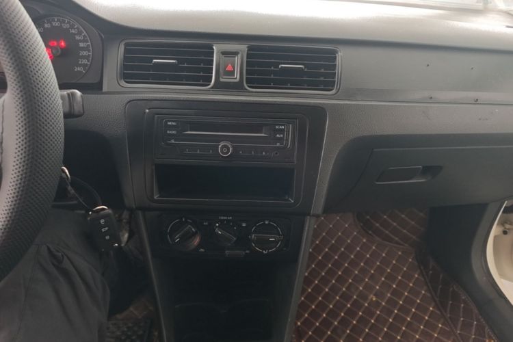 Volkswagen Santana 2017 car image #13