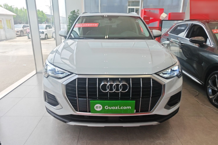 Audi Q3 2021 car image #3