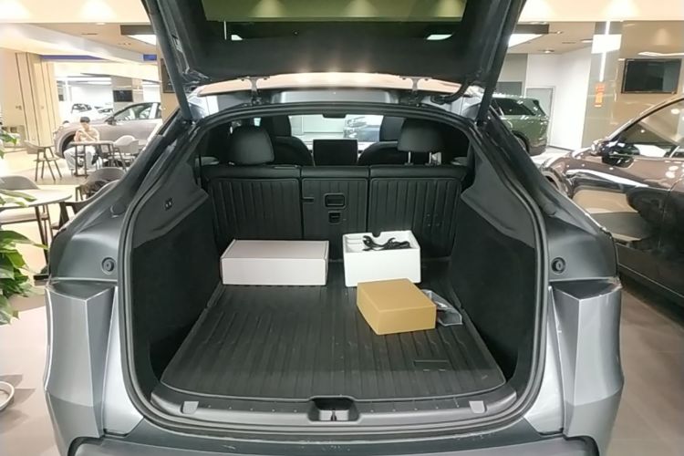 Tesla Model Y 2026 #21 Tesla Model Y 2026 car image #21