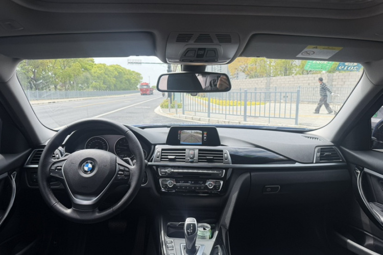 BMW 3 Series 2017 صورة سيارة #12