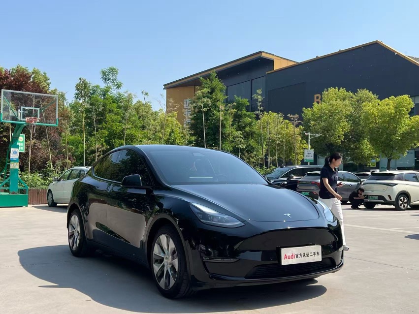 Tesla Model Y 2022 car image #3