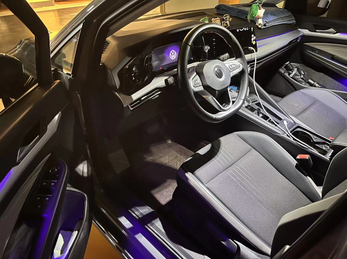 Volkswagen Golf 2021 car image #2