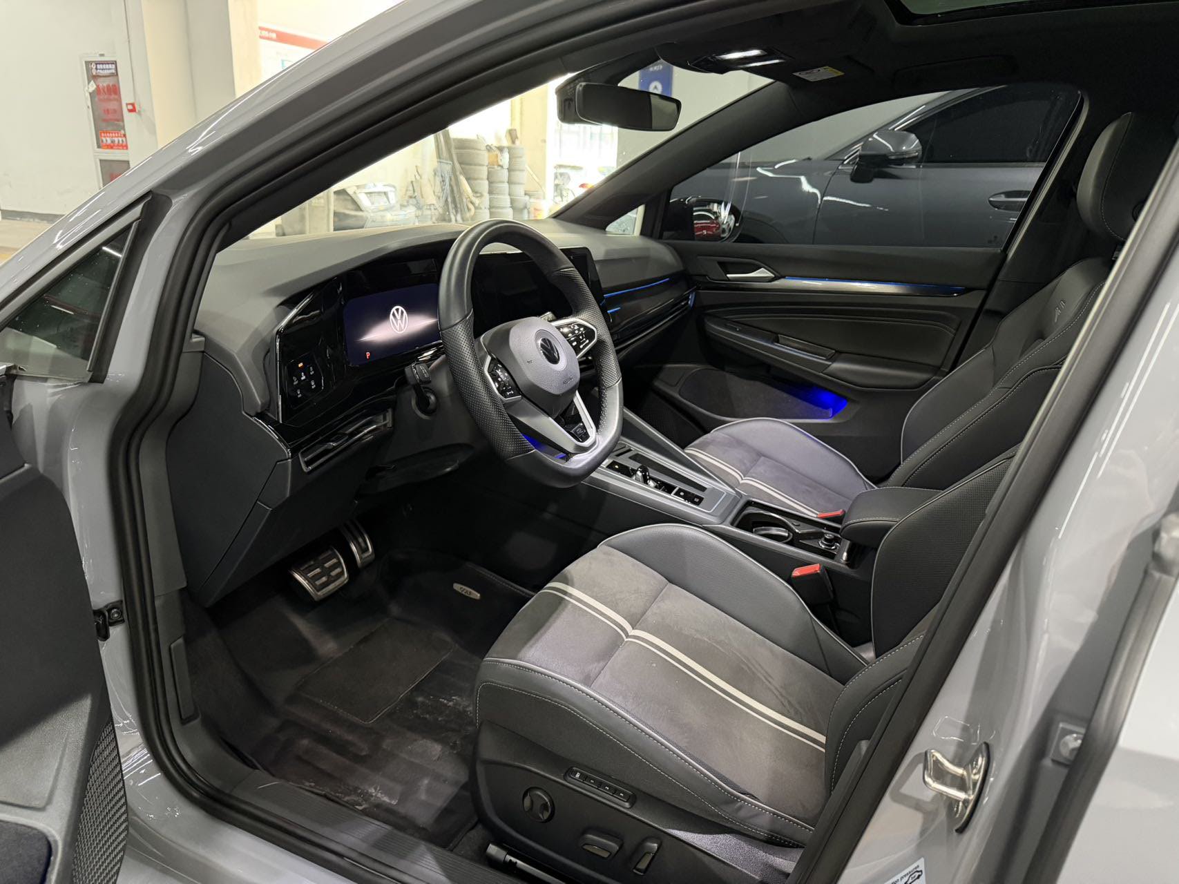 Volkswagen Golf 2024 car image #4