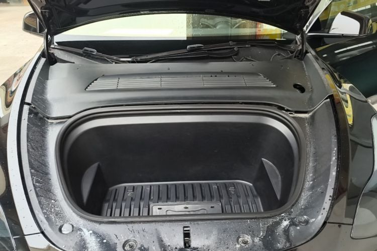 Tesla Model Y 2023 car image #20