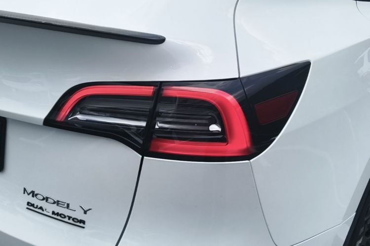 Tesla Model Y 2024 #8 Tesla Model Y 2024 car image #8