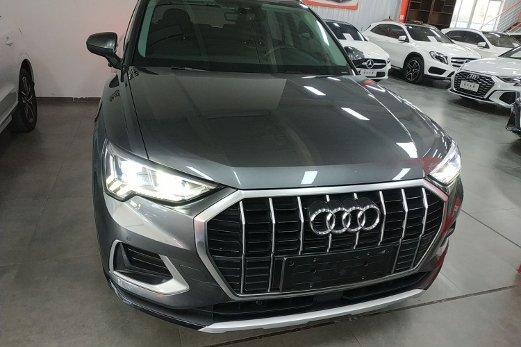 Audi Q3 2020 car image #3