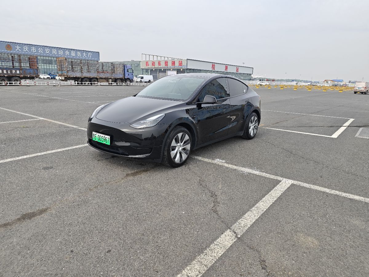 Tesla Model Y 2023 #2 Tesla Model Y 2023 car image #2