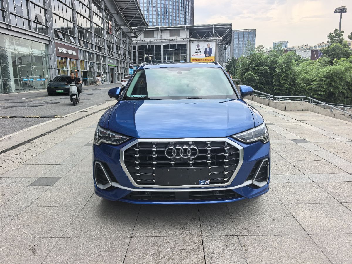 Audi Q3 2021 car image #2