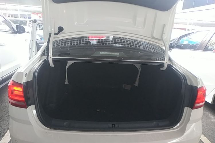 Volkswagen Lavida 2018 صورة سيارة #19