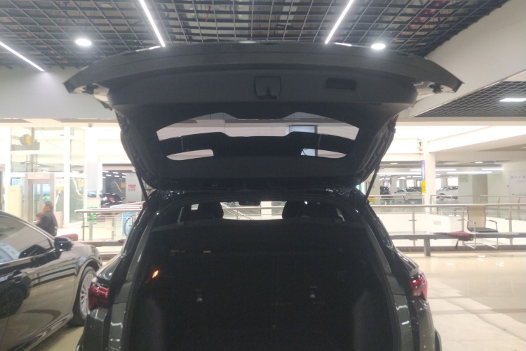 GEELY Coolray 2026 #19 GEELY Coolray 2026 car image #19
