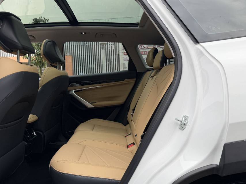 GEELY Boyue L 2024 car image #8