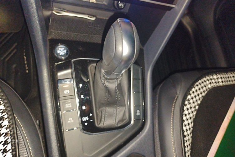 Volkswagen Tharu 2023 car image #16
