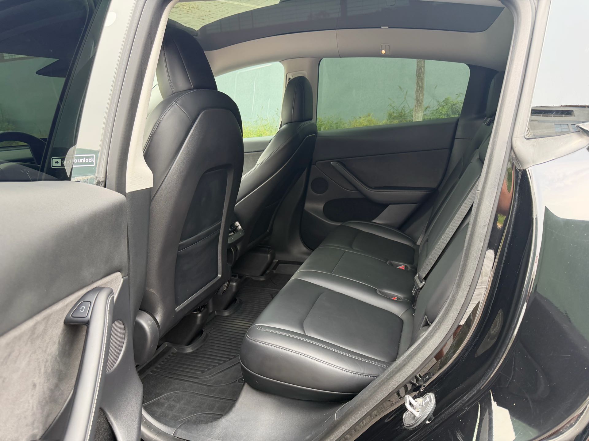 Tesla Model Y 2022 #4 Tesla Model Y 2022 car image #4