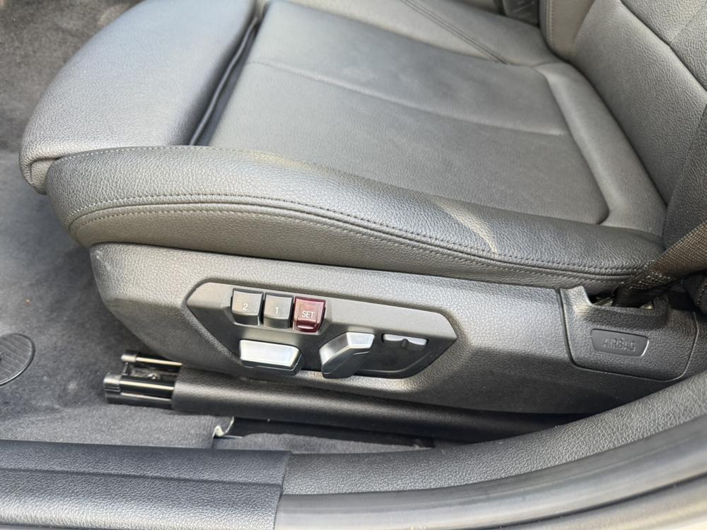 BMW 3 Series 2019 immagine di auto #30