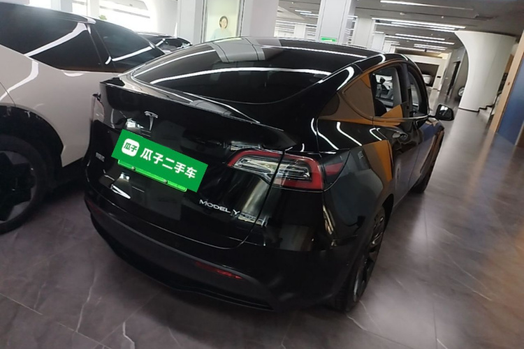 Tesla Model Y 2023 car image #7