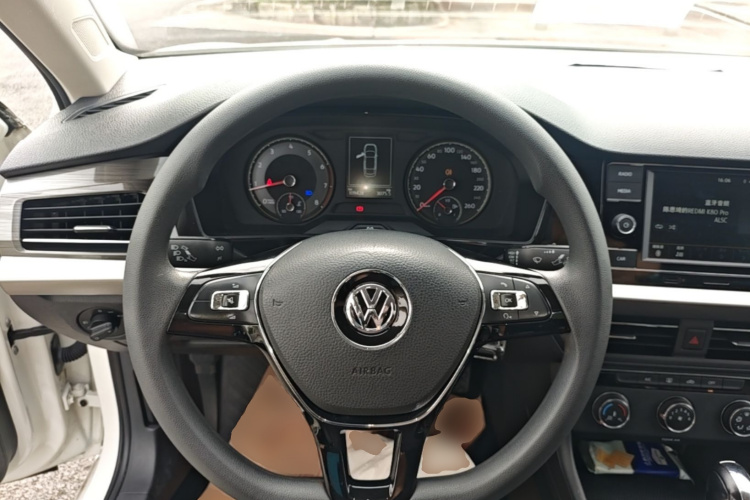 Volkswagen Lavida 2018 car image #11