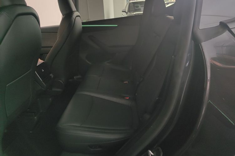 Tesla Model Y 2025 immagine di auto #17