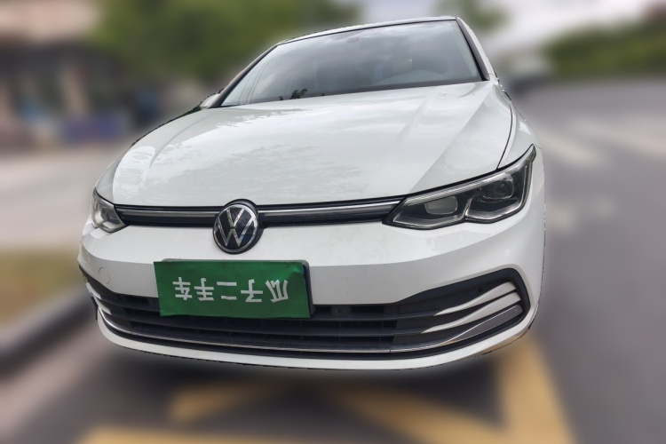 Volkswagen Golf 2022 car image #3