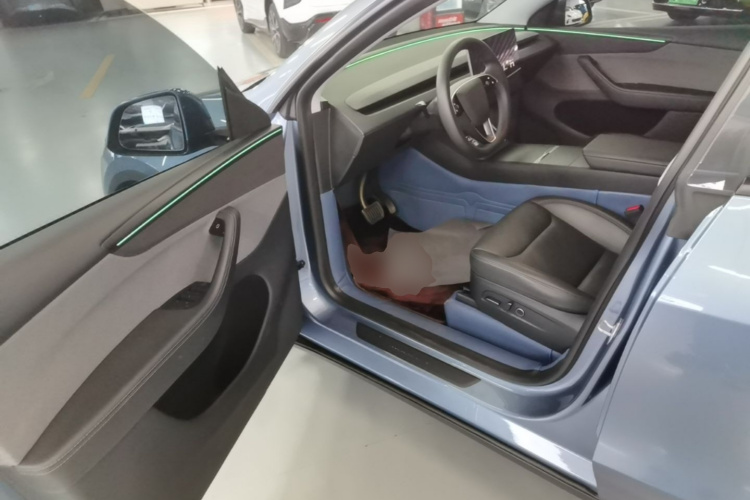 Tesla Model Y 2025 #12 Tesla Model Y 2025 immagine di auto #12