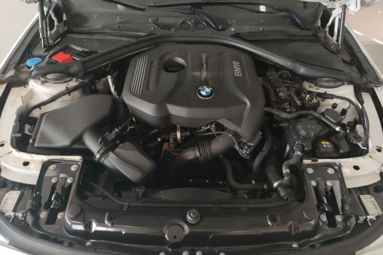 BMW 3 Series 2018 صورة سيارة #22