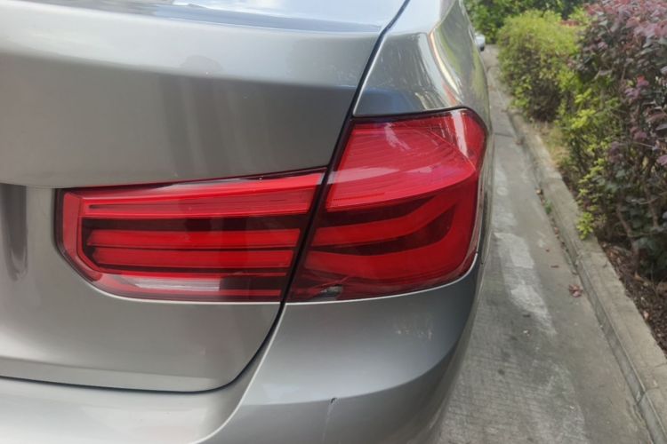 BMW 3 Series 2018 car image #8