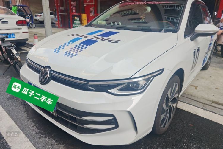 Volkswagen Golf 2025 car image #2
