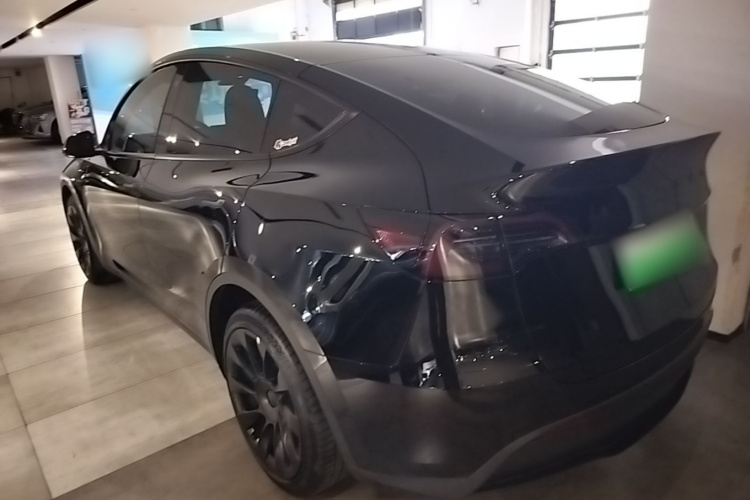 Tesla Model Y 2023 car image #5