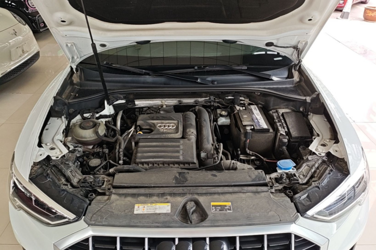 Audi Q3 2020 car image #20