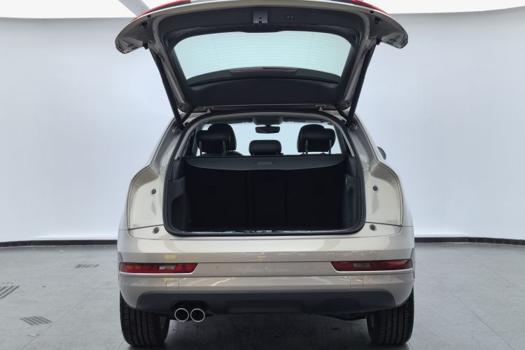 Audi Q3 2017 car image #26