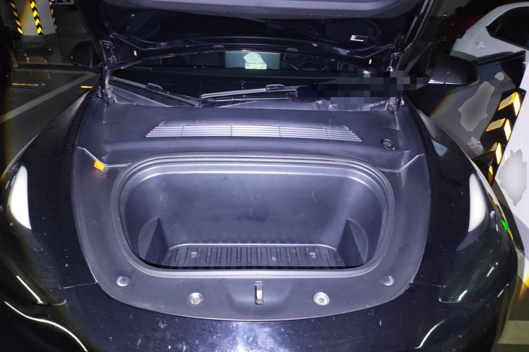 Tesla Model Y 2022 car image #22