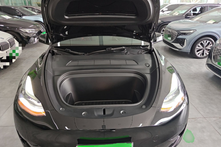 Tesla Model Y 2023 car image #20